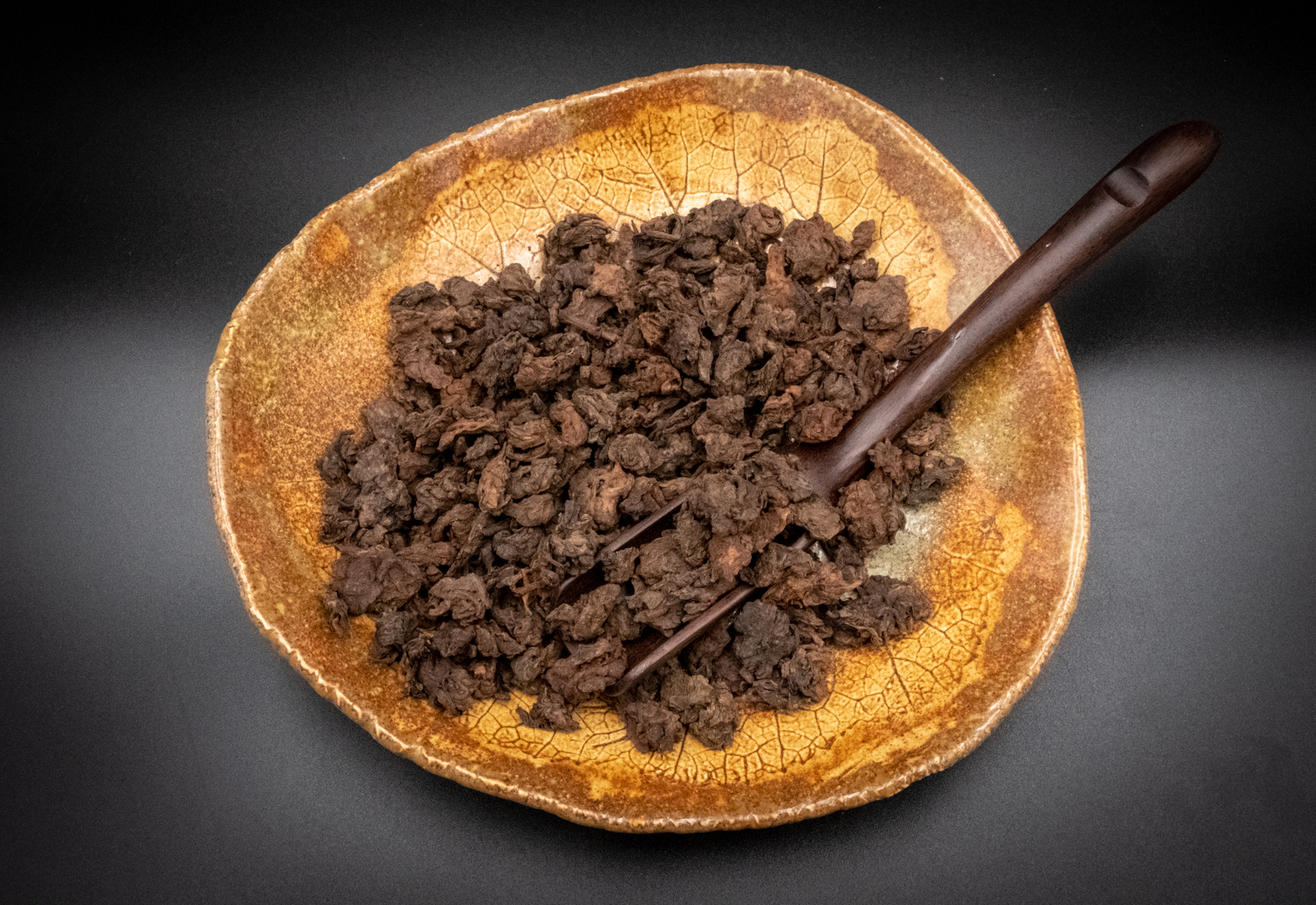 Пуэр чжи чжоу. В пуэр можно добавлять сахар. Китайский чай пуэр. Глаза будды таба шен пуэр пробуждение. Набор для чая пуэр.