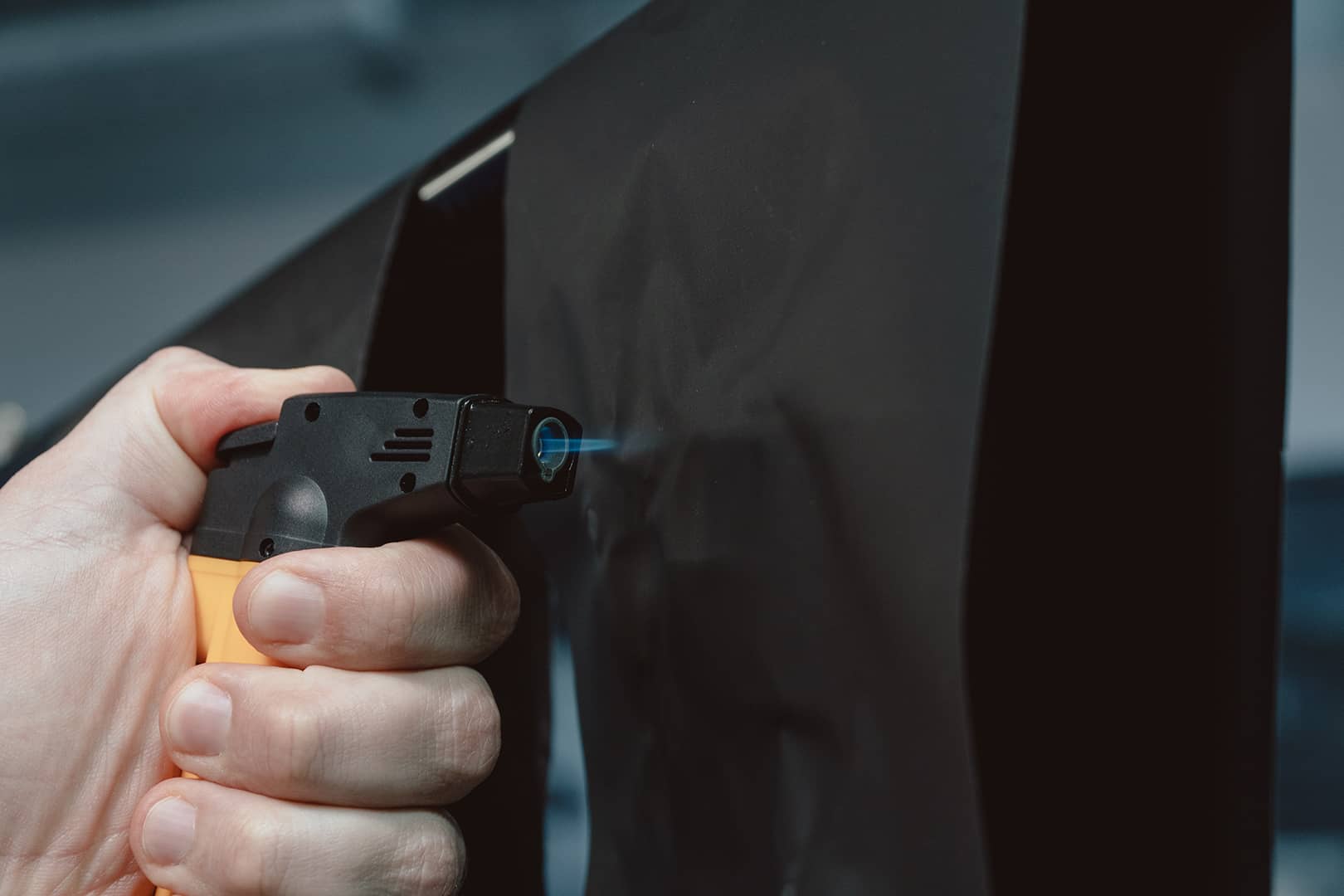 Негорючая экранирующая ткань с повышенной огнестойкостью и защитой от электромагнитных полей для безопасных объектов