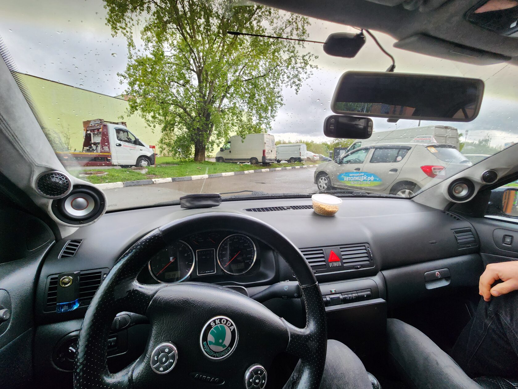 skoda octavia tour замена акустики динамиков