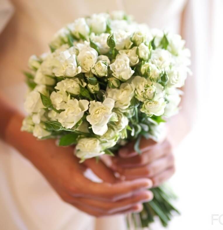 Свадебный букет из кустовой розы. Букет невесты кустовых роз. Букет невесты из белых кустовых роз. Букет невесты кустовые розы. Букет невесты из кустовых роз.
