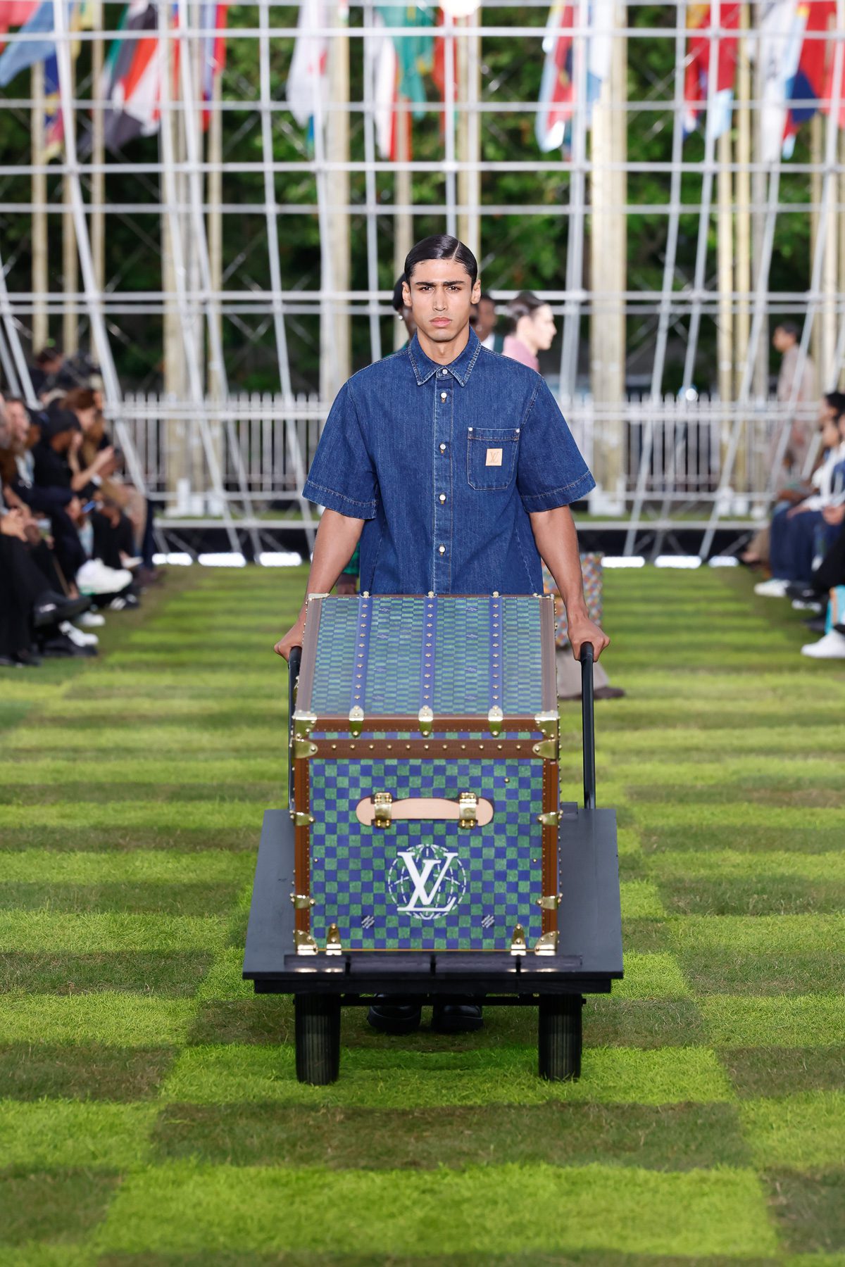 Louis Vuitton Весна 2025 27