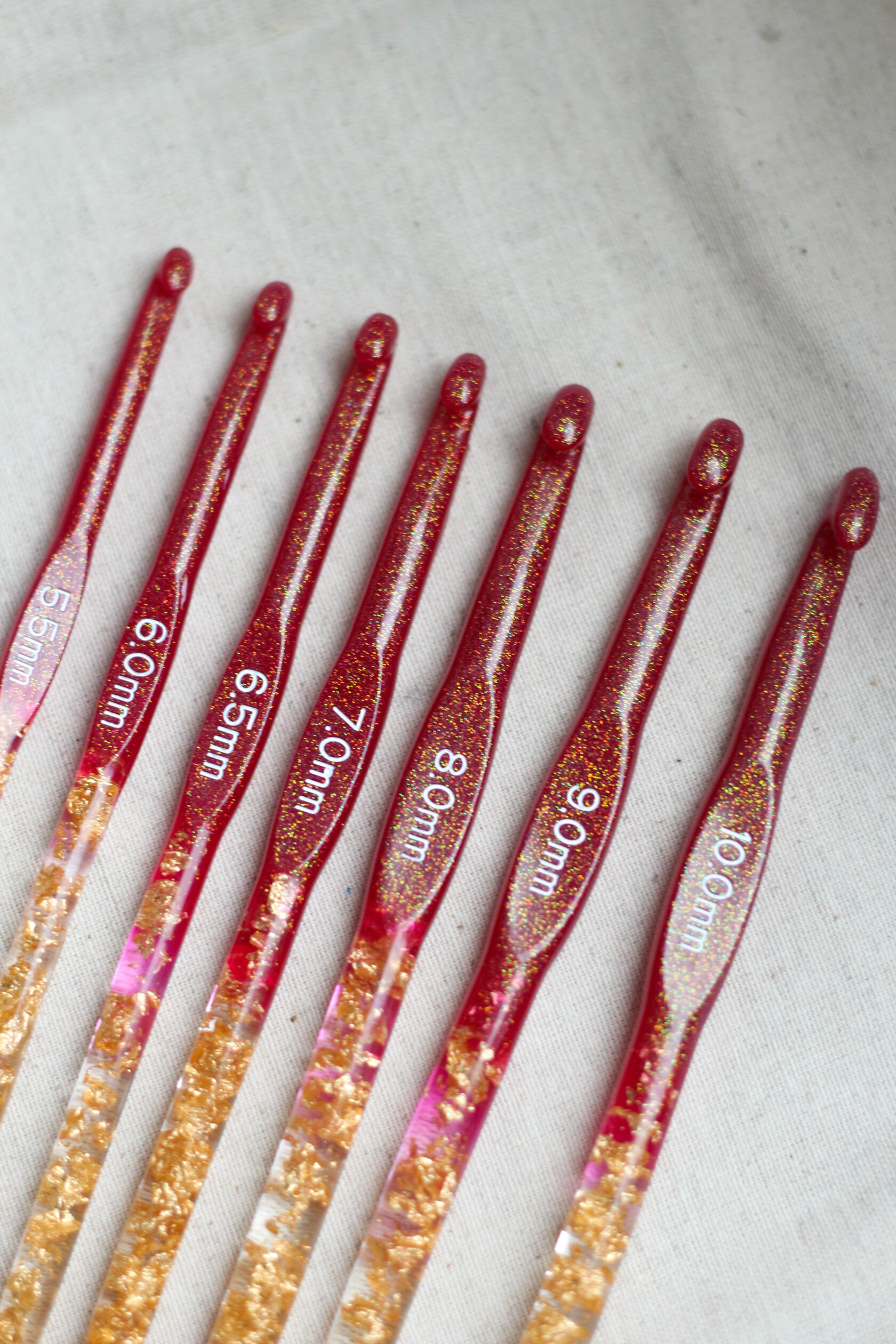 Крючки для вязания из эпоксидной смолы красные