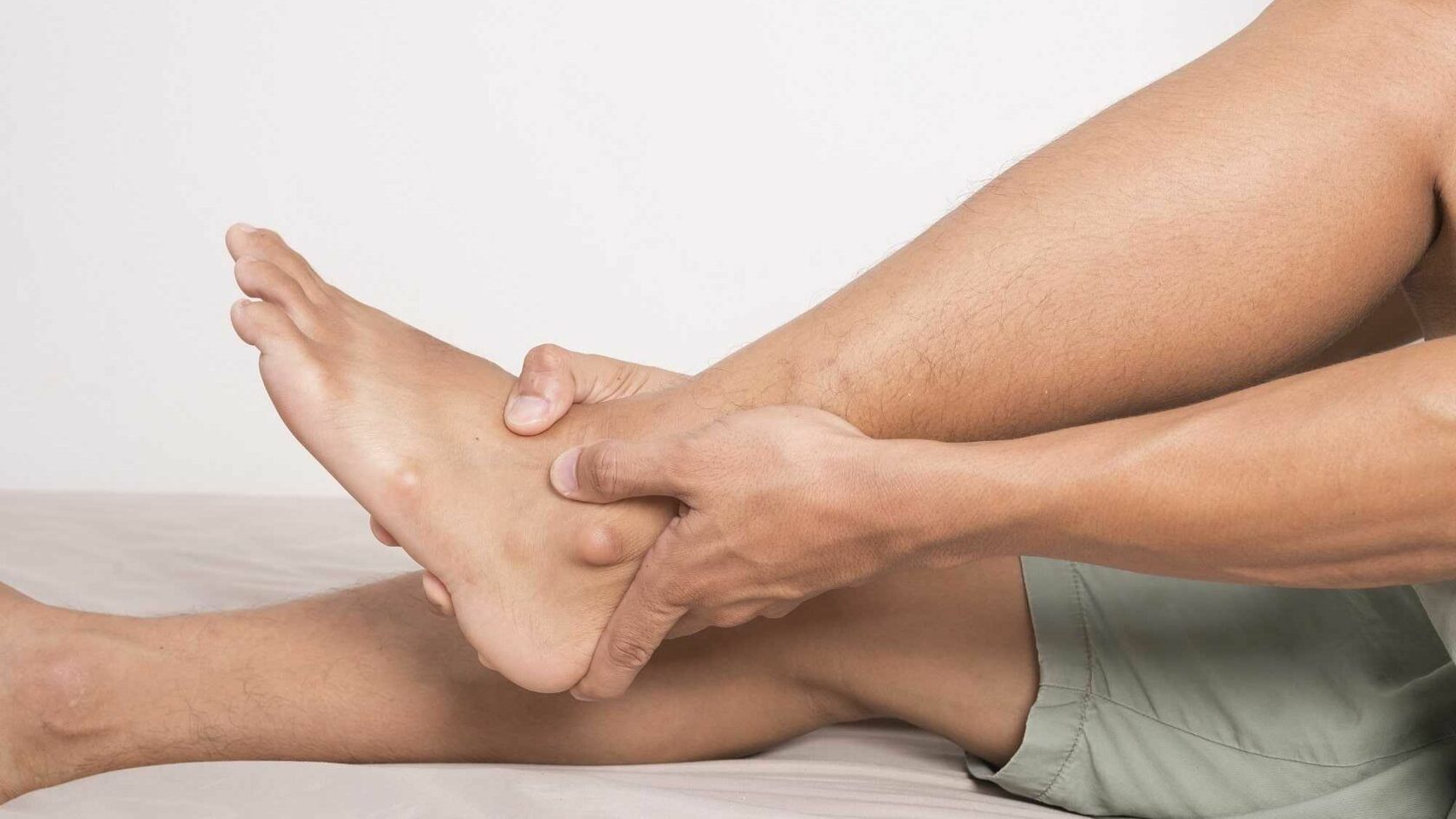 Боль в голеностопном суставе: что делать, куда обратиться за помощью?