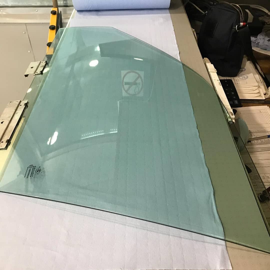 Полировка бокового стекла на BMW — полностью восстановили стекло