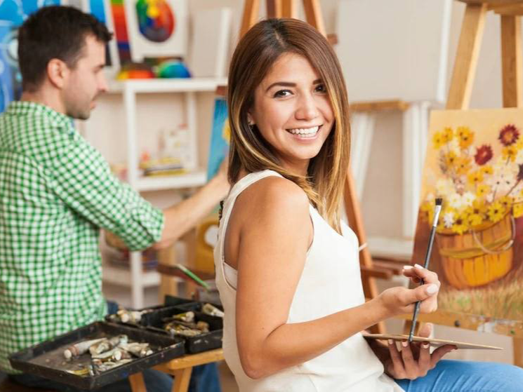 фото парня и девушки на романтическом свидании в публичном месте