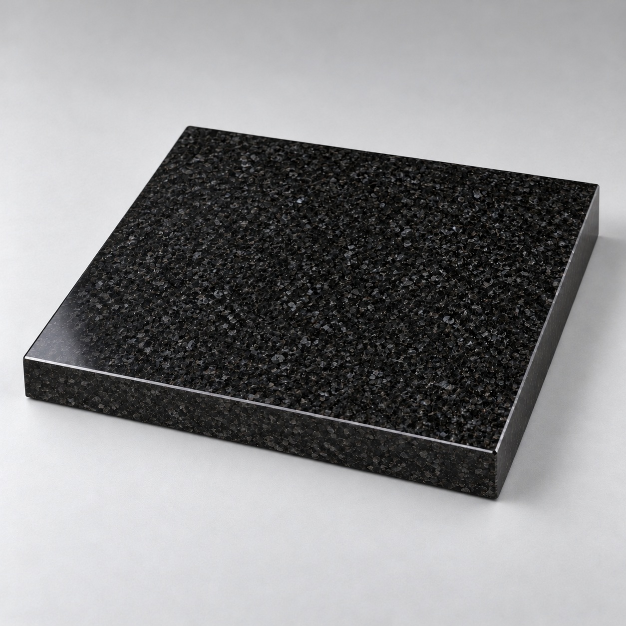 Полированная плита из чёрного гранита габбро 25×25×3 см