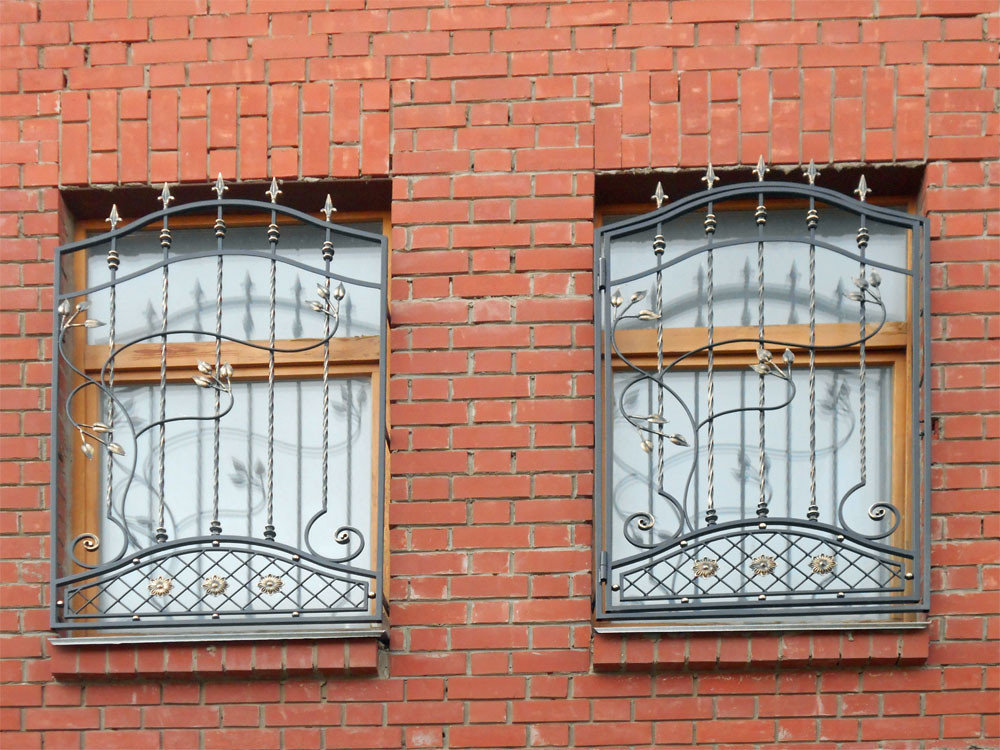 Решетки на окна. Допускается ли устанавливать на окнах решетки. Рф. Кованые решетки на окна. Кованые решетки на окна виноградная лоза.