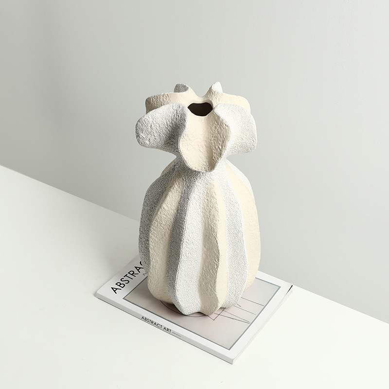 ваза керамическая белая для декора интерьера