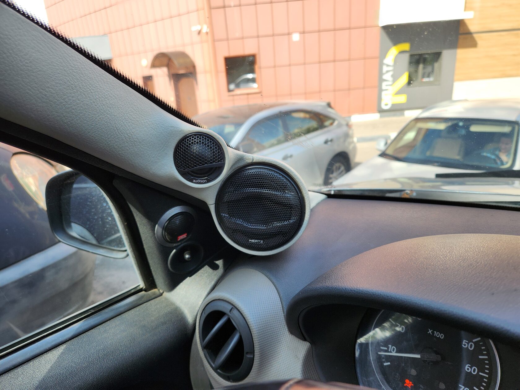 замена динамиков колонок Renault Logan