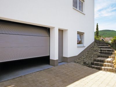 Боковая дверь 