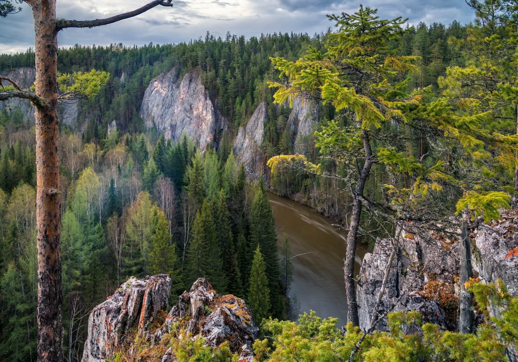 Уральские самые. Река Ивдель, Северный Урал. Горы Урала Ивдель. Ивдель природа. Горная Тайга Северного Урала.