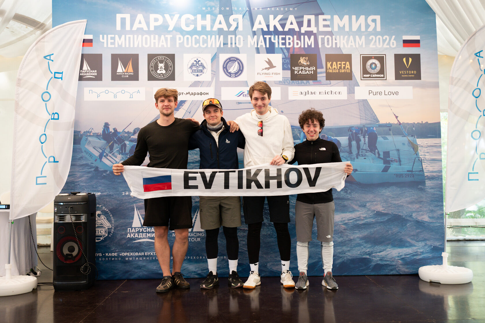 Экипаж команды Евтихов в повседневной форме