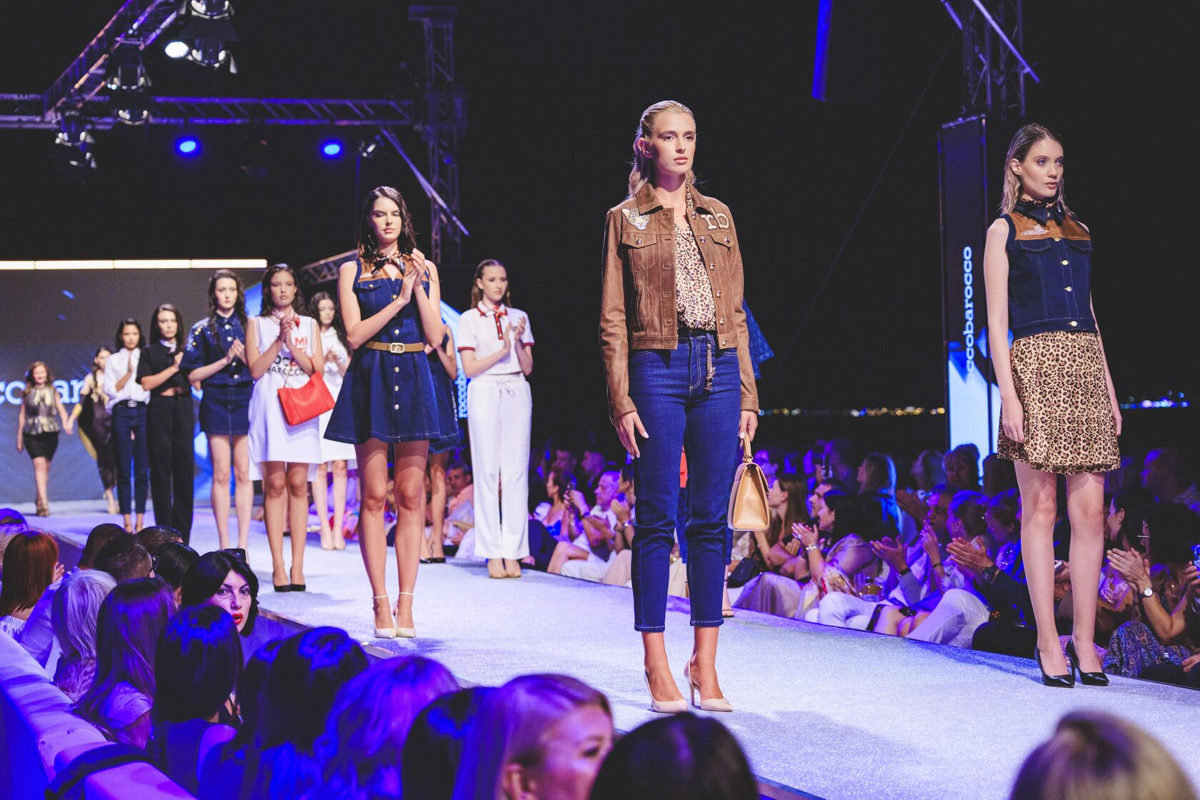 Модели представят новата колекция на Roccobarocco на  сцената на Summer Fashion Weekend.