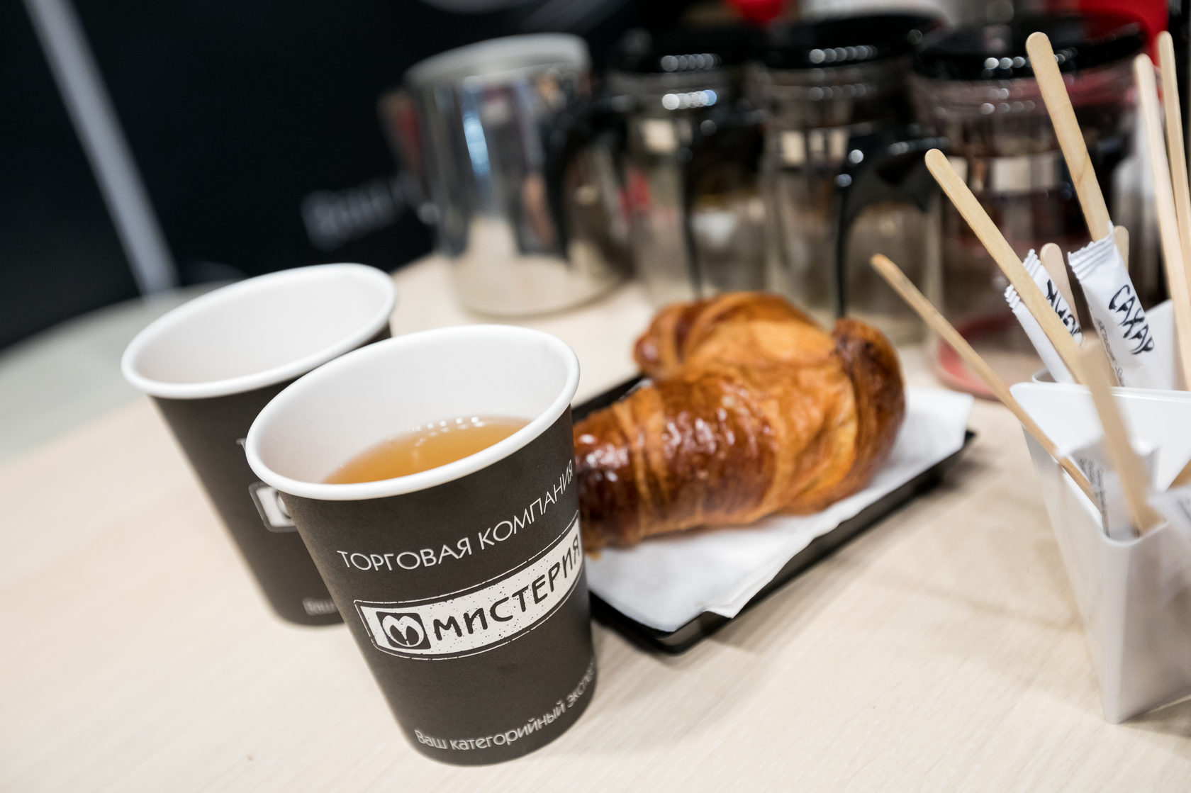 Кофе с собой бар. Кофебара. Картинка кофебары маленького бобрика. Магазин кофе в спб. Бутик кофе.