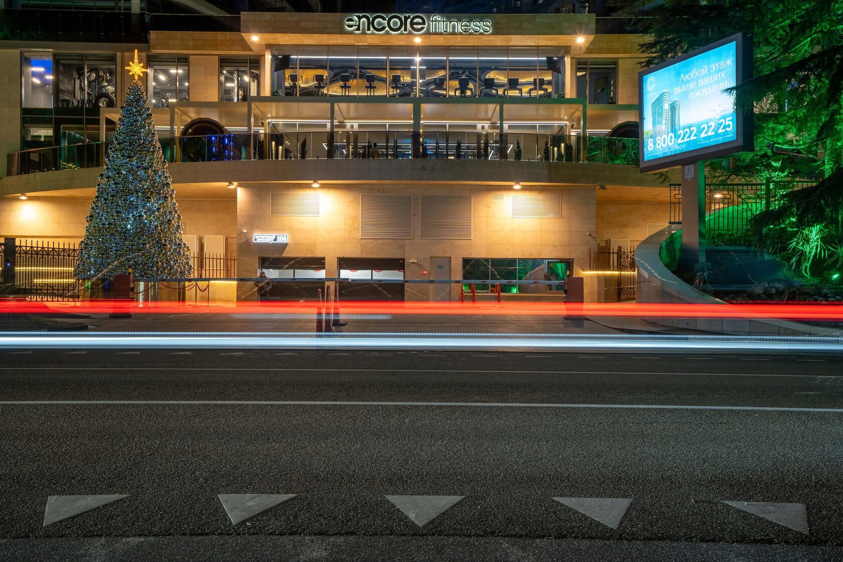 Сан-Сити Сочи — интерьер апартамента с панорамными окнами