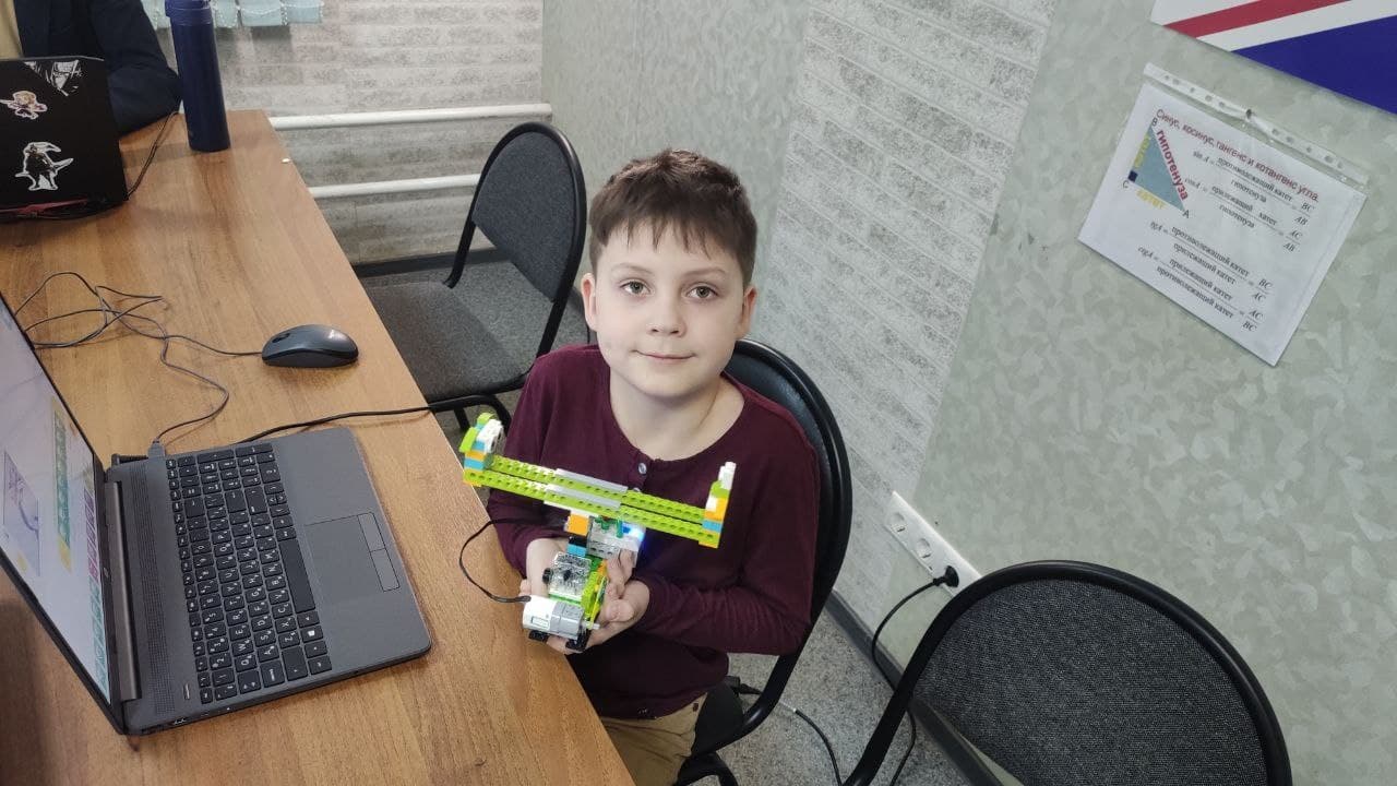 онлайн-программирование развивает умение слушать других при работе в командных проектах