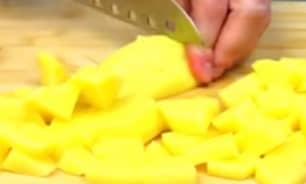 Приготовление супа-пюре из кабачков с плавленным сыром: шаг 5