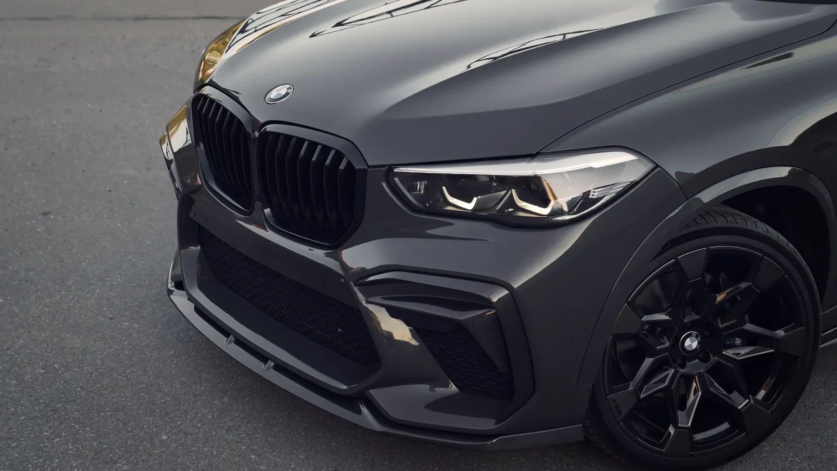 BMW X5 G05 с карбоновым обвесом Imperial Conrad II