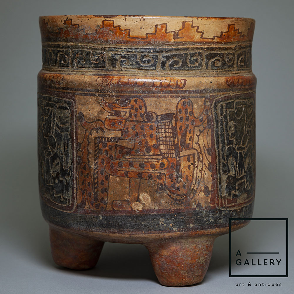 Сосуд-трипод, культура майя, Гондурас, долина Улуа, 550-850 гг. н.э. Коллекция A-Gallery, Москва.