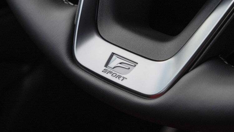 Деталь LX F SPORT Handling с перфорированной кожей
