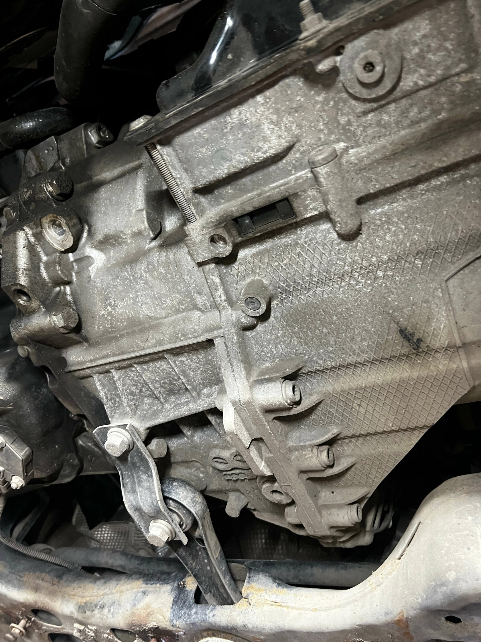 Пассат б6 коробка дсг замена масла. Как проверить уровень масла в дсг. Заливная пробка дсг 7. Как проверить уровень масла в дсг. Пробка сливная мехатроника dsg 7.