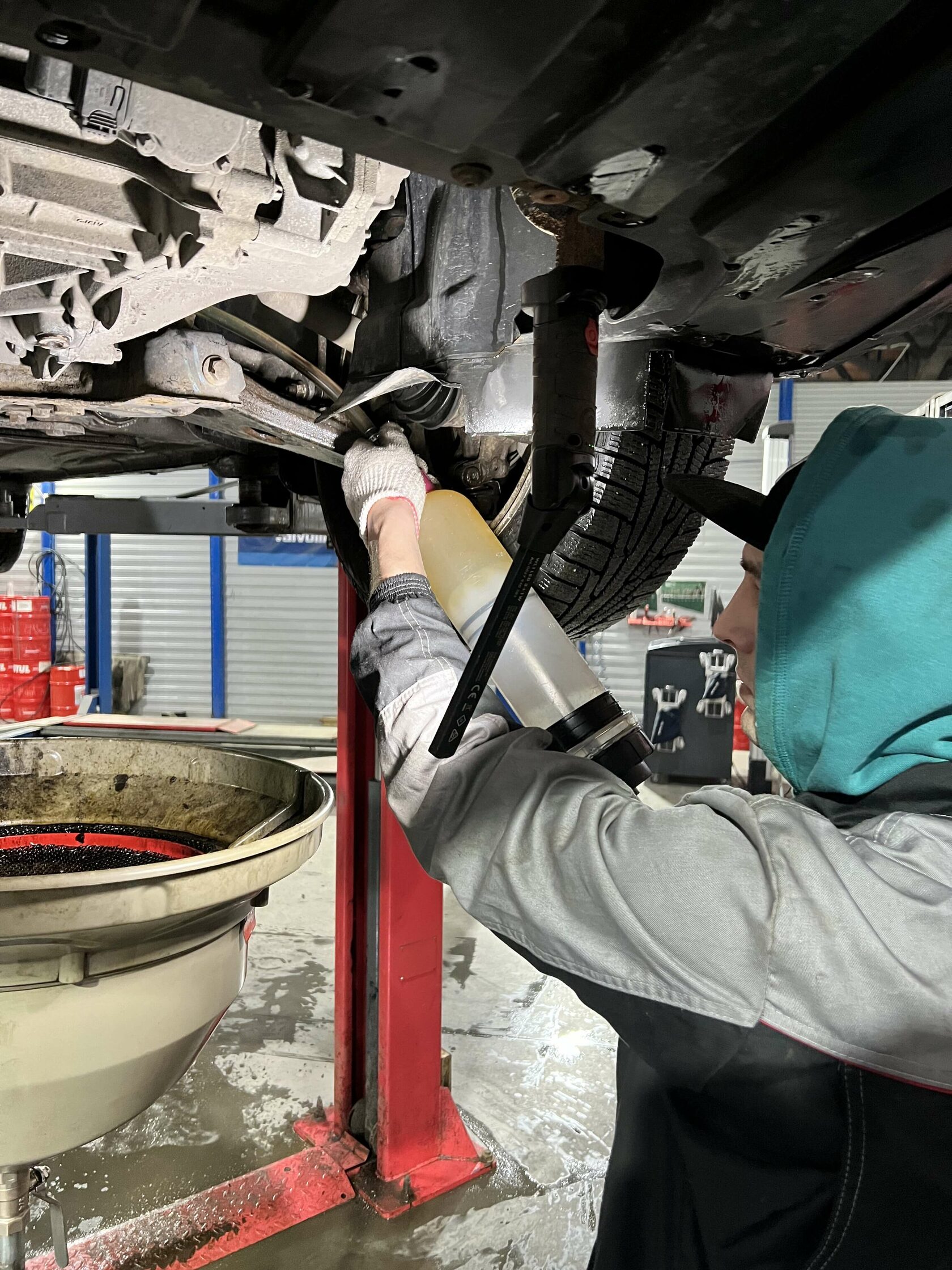 Заливка масла в Ford Focus 3