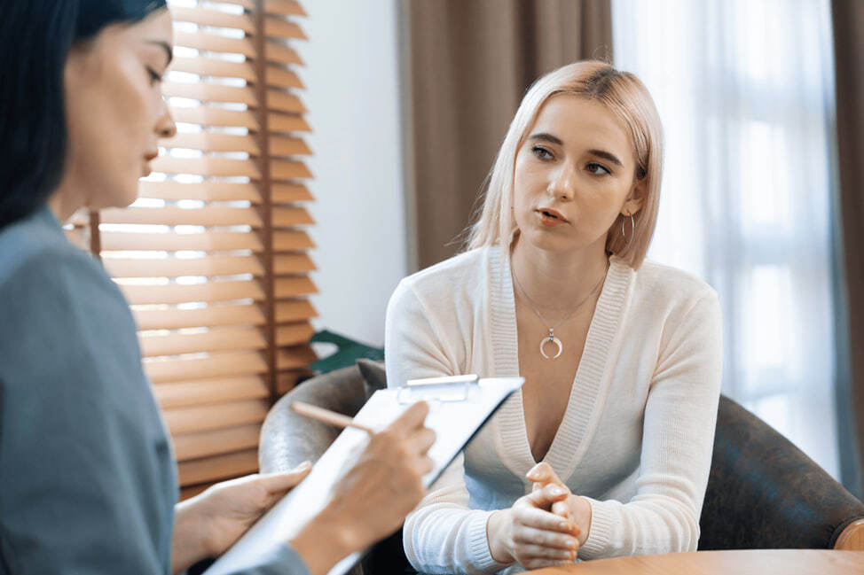 Профессия практический психолог: чем занимается, зарплата, где получить  образование и учиться, как стать практическим психологом?