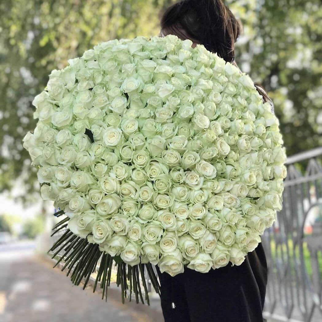 Букет из 501 белой розы White Symphony