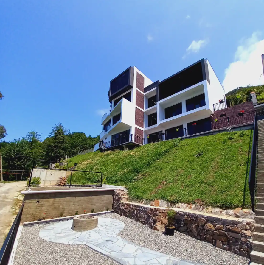 гостиница deluxe квариати. хорошие недорогие отели в греции отзывы. вилла делюкс на отели. Villa deluxe. Jalan pantai bingin.