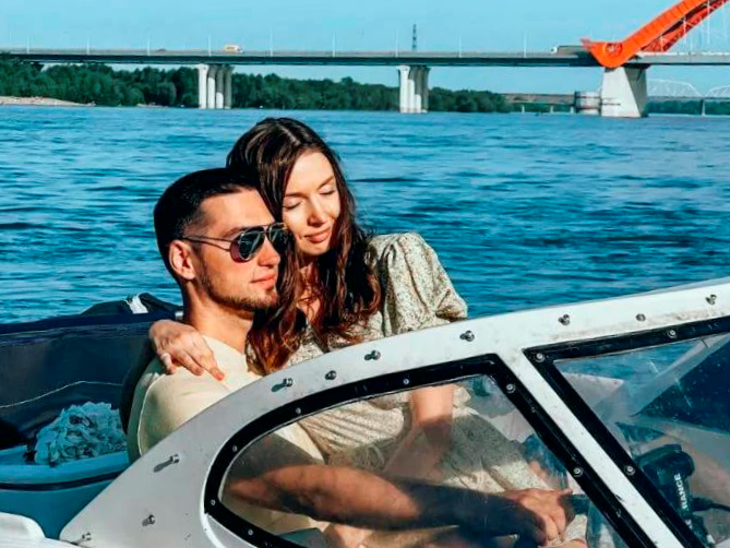 фото нанесения макияжа на лицо девушки 