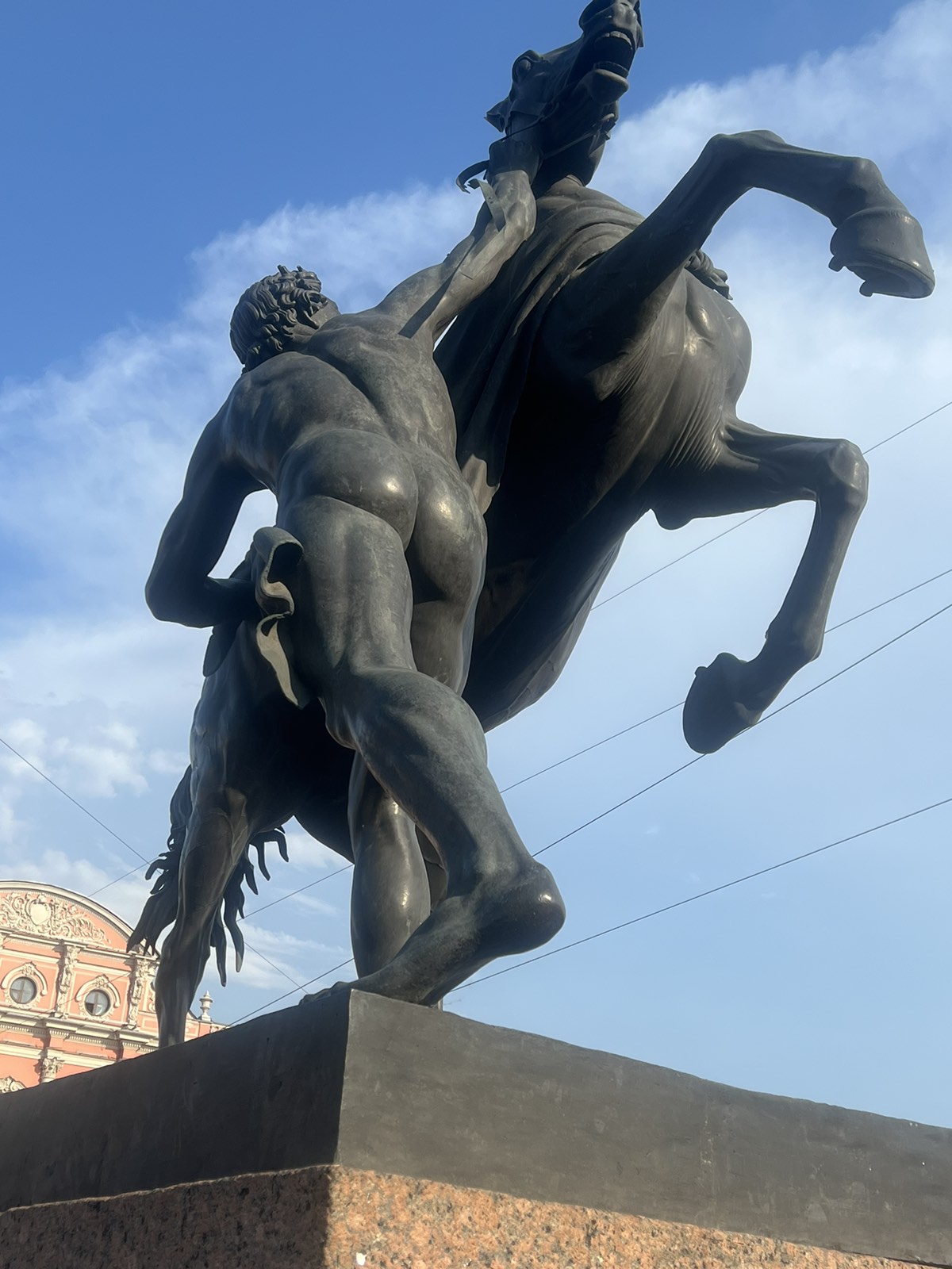 Скульптура «Укрощение коней человеком», вторая группа, Аничков мост, Невский проспект, Россия, Санкт-Петербург, Центральный район