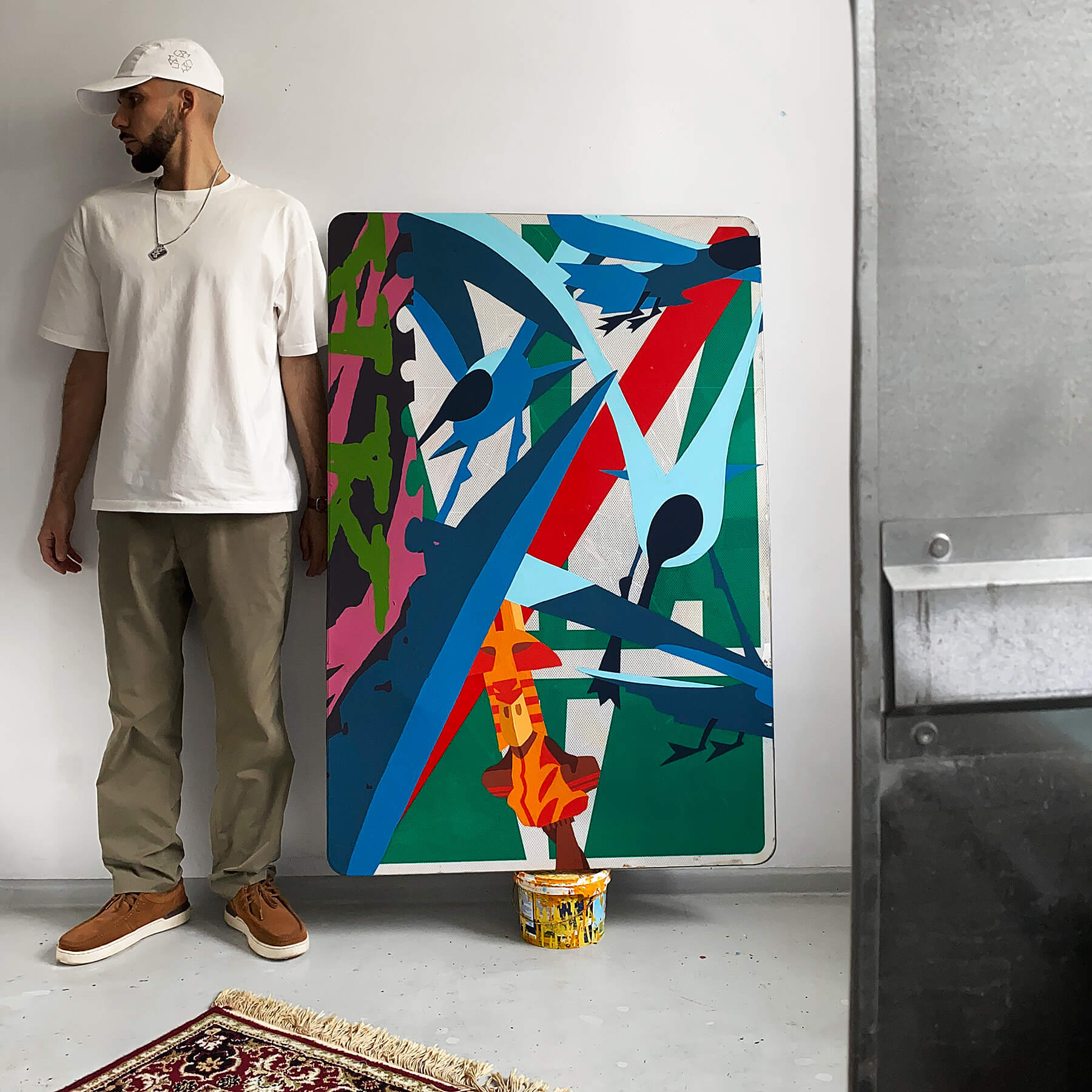 Графика на дорожных знаках. Автор Алексей Бархан.