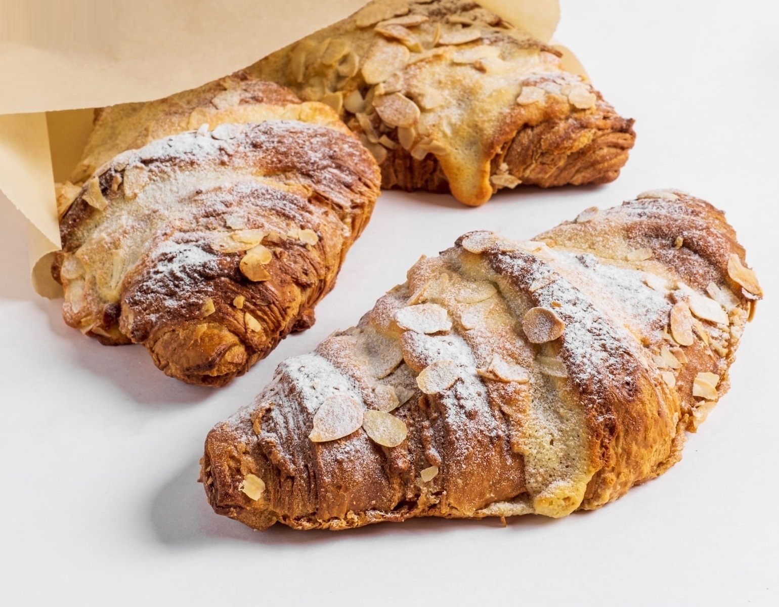 Круассан с миндальным кремом