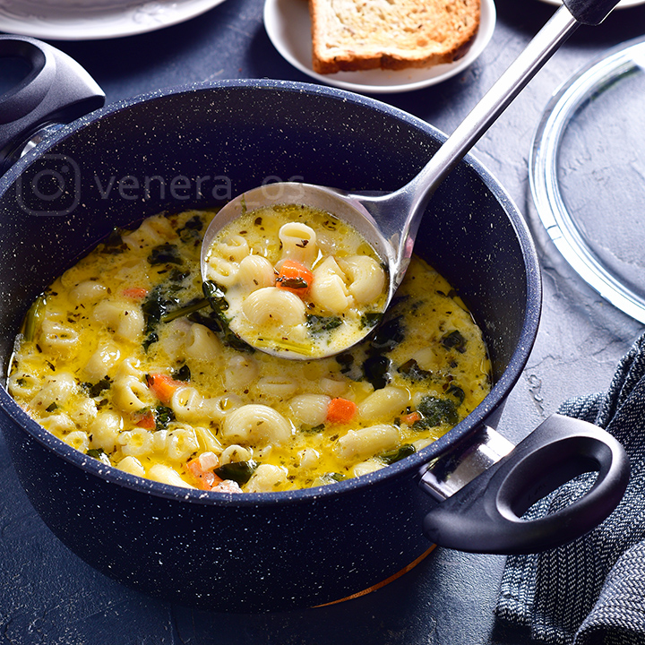 Густой сливочный суп с макаронами и зеленью
