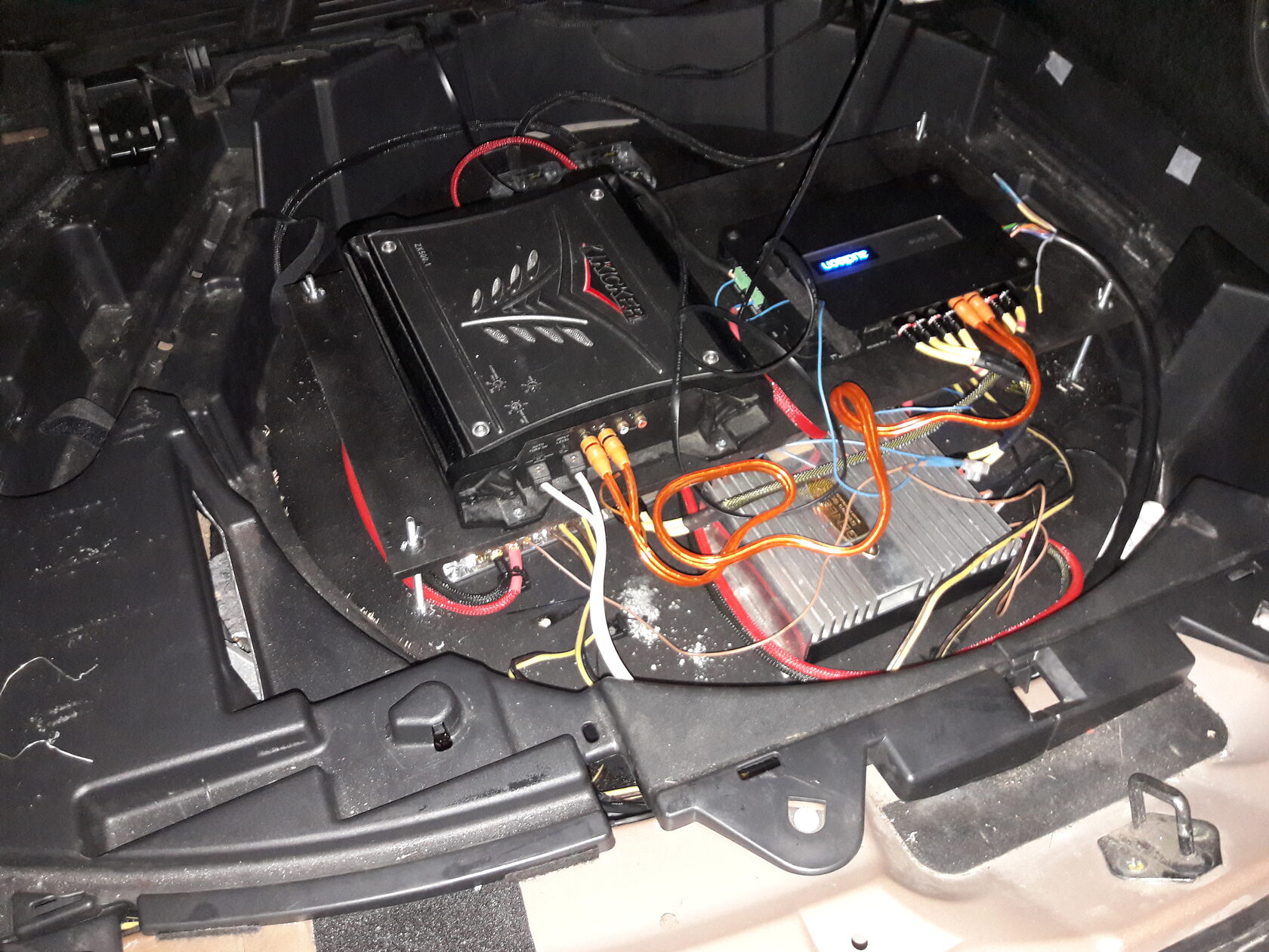 установка усилителей infinity qx 70 fx 37