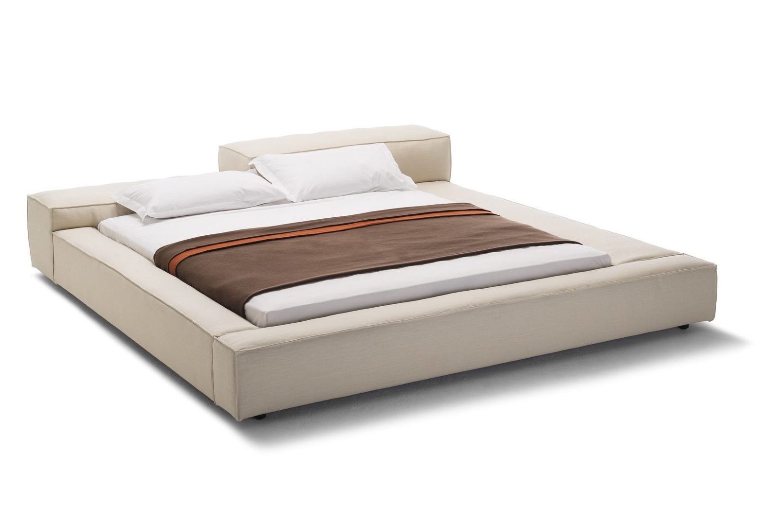 Купить стильную кровать с асимметричной мягкой спинкой