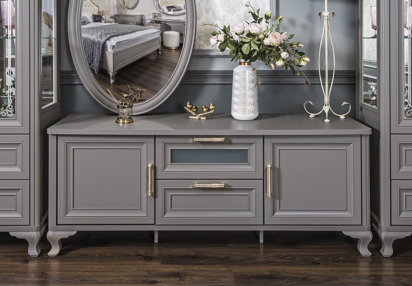 Мебельный магазин «Империя столов и стульев»