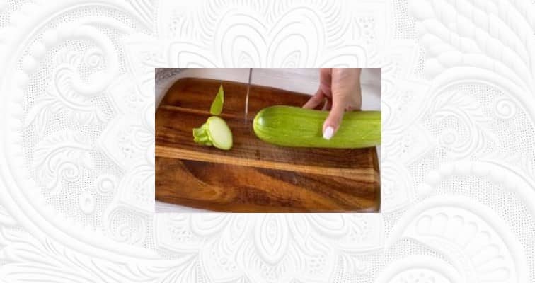 Приготовление кабачков, жареных по-корейски: шаг 1