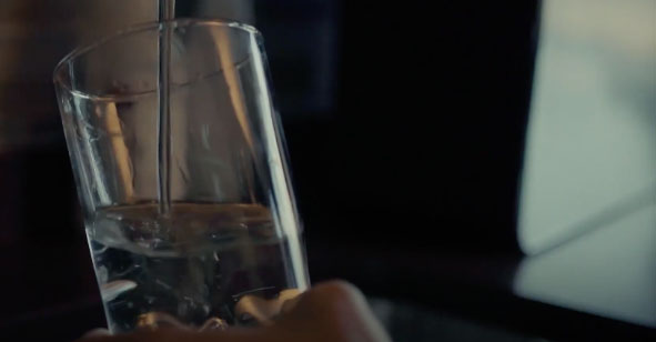 принимать щелочную воду из ионизатора воды 