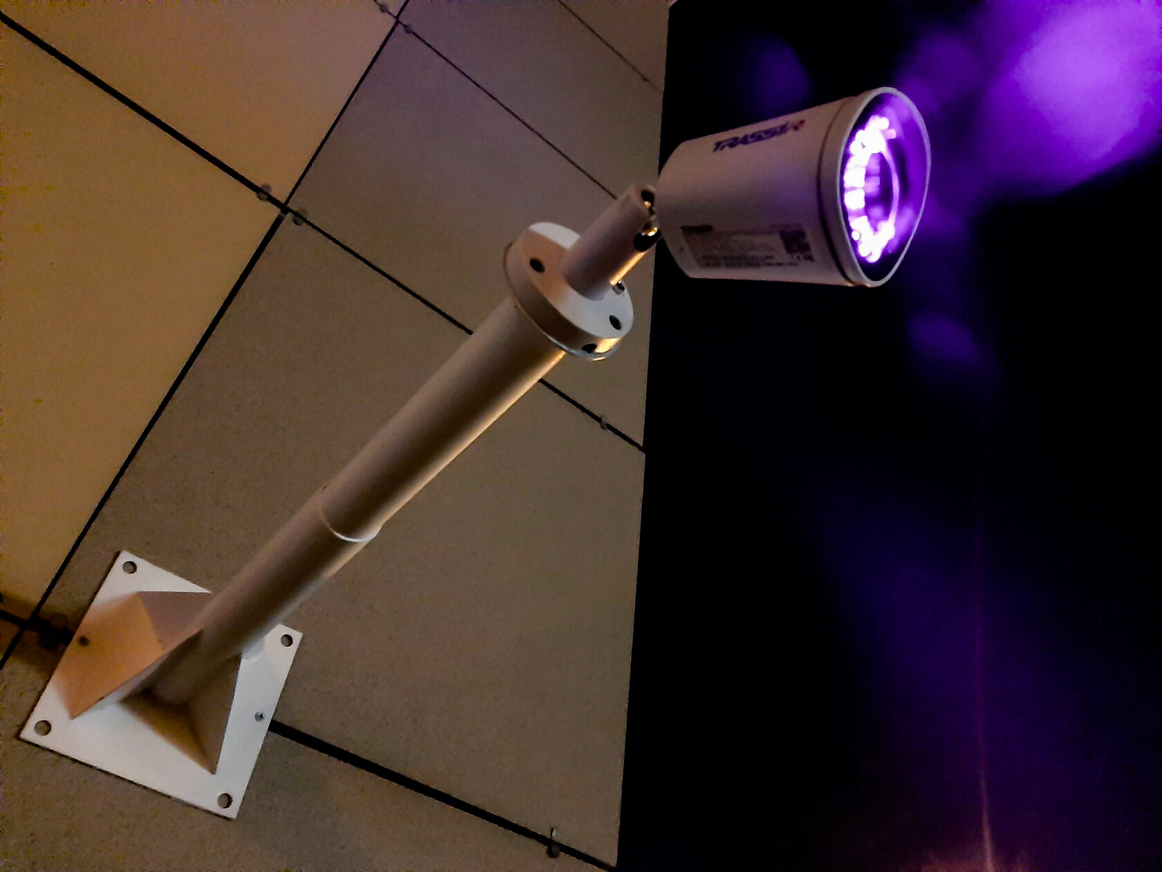 Монтаж цилиндрических видеокамер - Портфолио - TrueCore