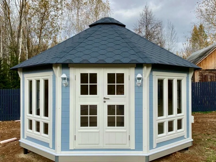 Застекленная барбекю беседка с большими окнами и мангальной зоной 17 м