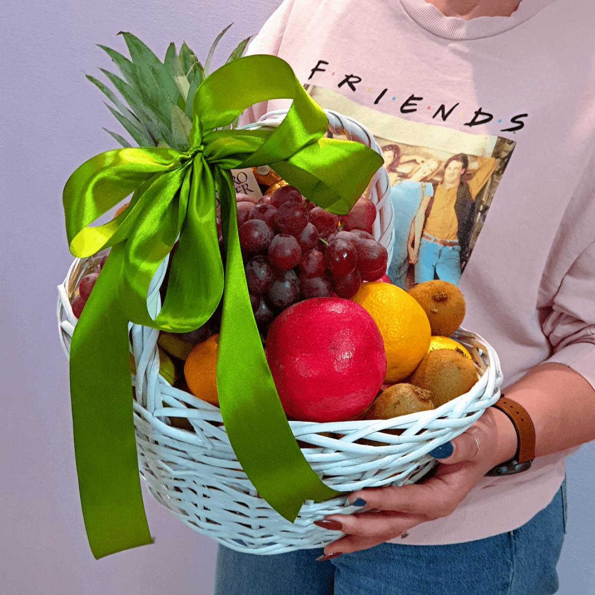 Корзина с фруктами на подарок фото