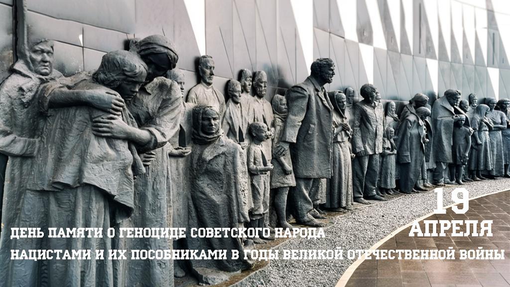 Мемориал жертвам геноцида, свечи и цветы, вечернее освещение.