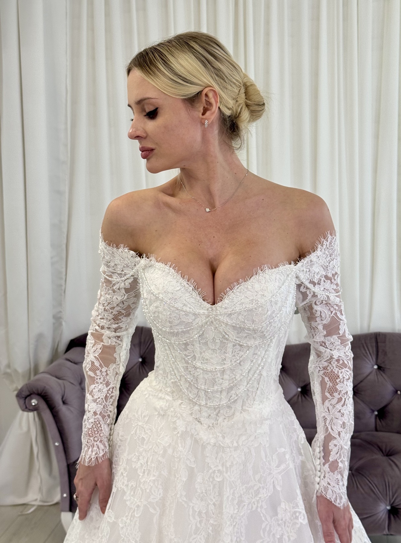 кружевное свадебное платье с красивым корсетом