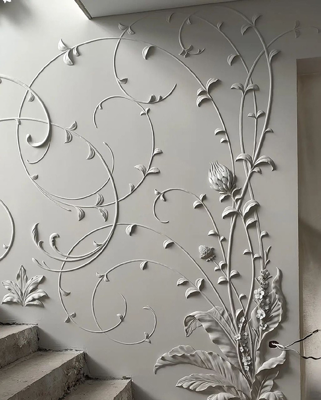 Барельеф на стене с павлинами. Барельеф с птицами в интерьере. Красивое оформление стены. Декоративная подсветка. Светильники для лестницы.