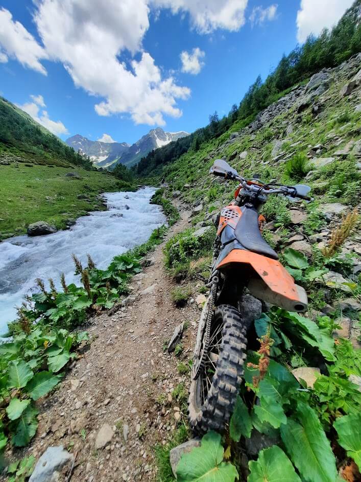 Тур эндуро кови 500. Экипировка эндуриста 2022. Эндуро тур архыз. Архыз эндуро. Тропы эндуро банное.