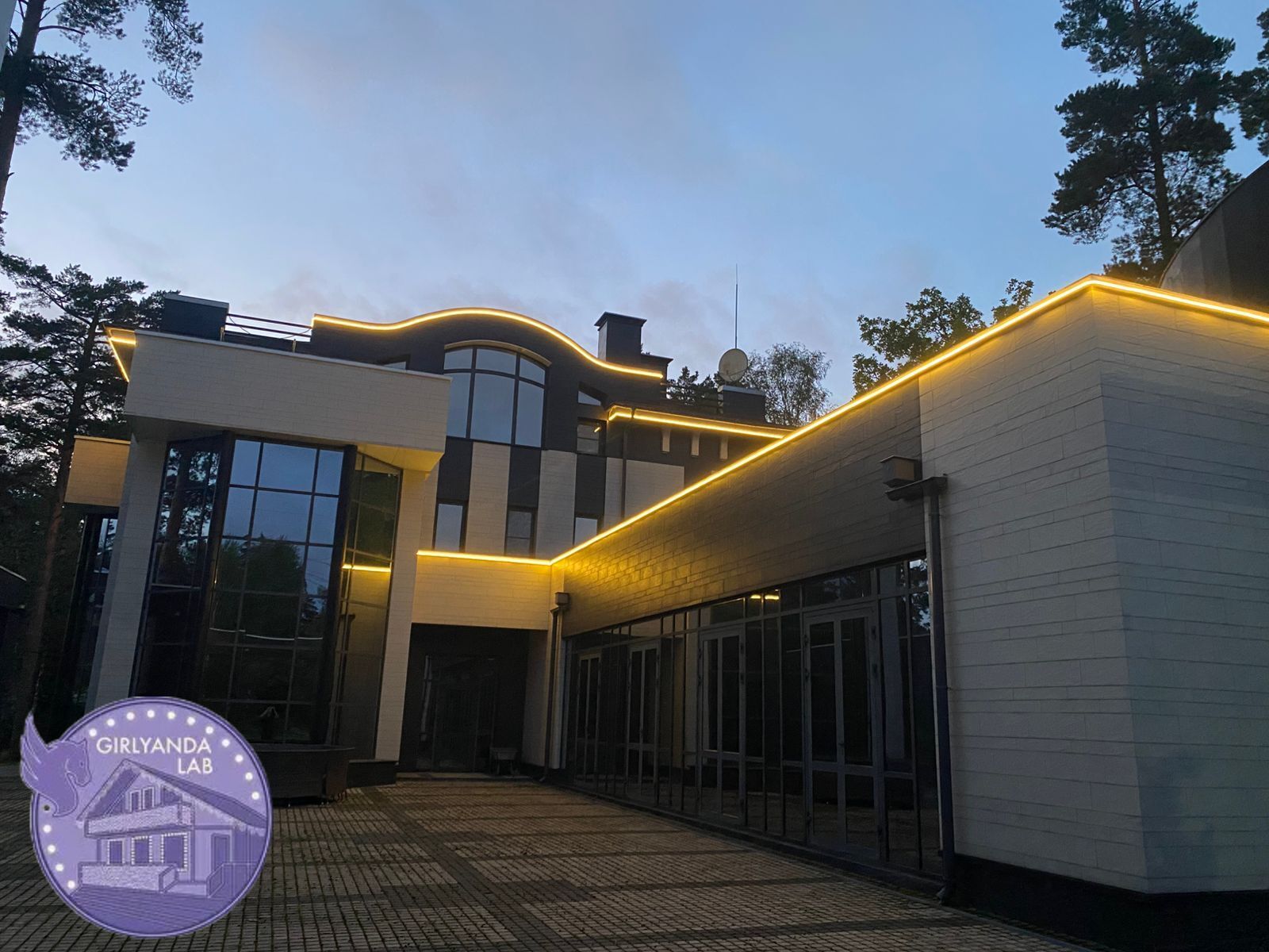 Неоновая подсветка дома в КП Сосновый бор