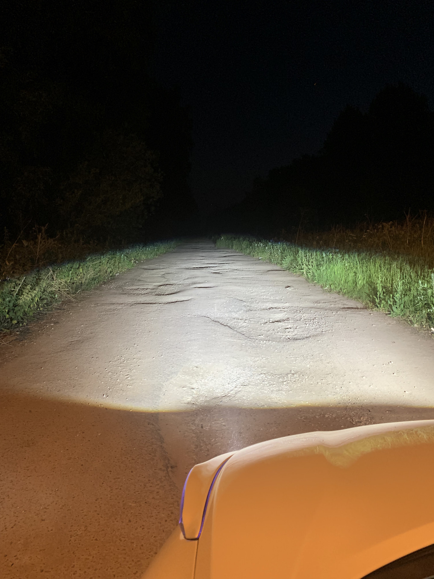 Ночной свет автомобиля