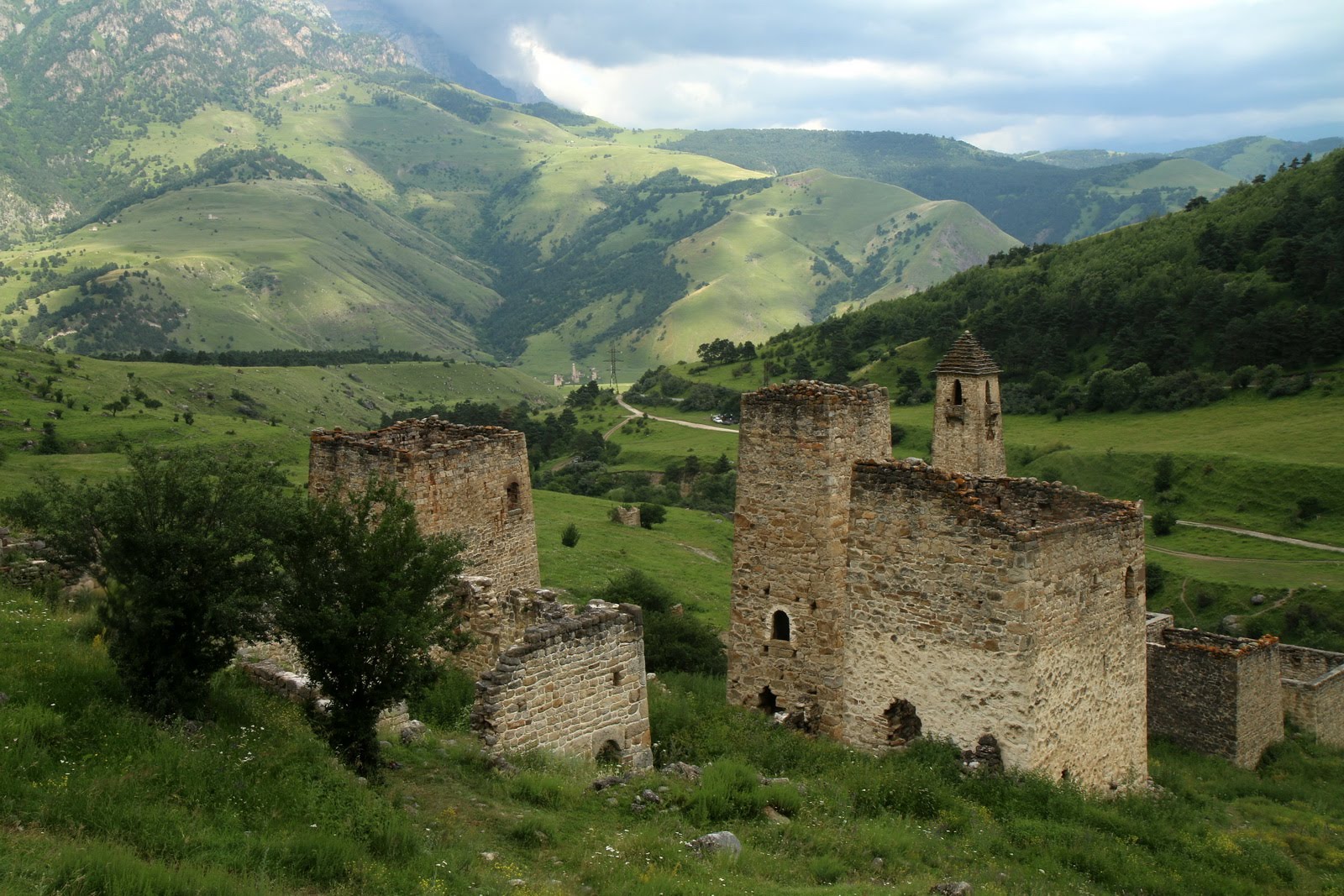 Джейрахское ущелье ингушетия. Ингушетия экскурсии. Ингушетия экскурсии. Даргавс ингушетия. Экскурсия по ингушетии.