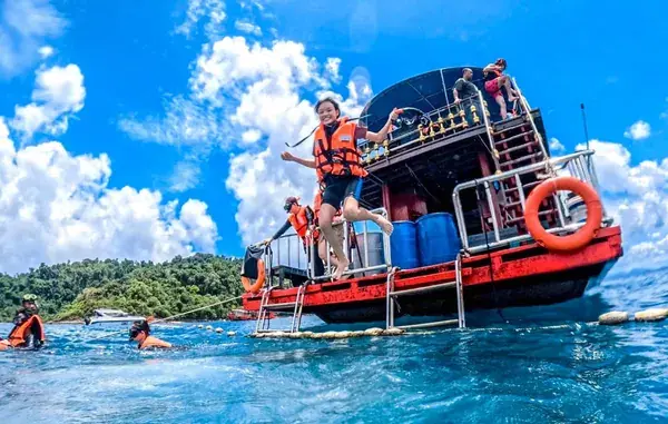 Прыжок с борта в открытое море